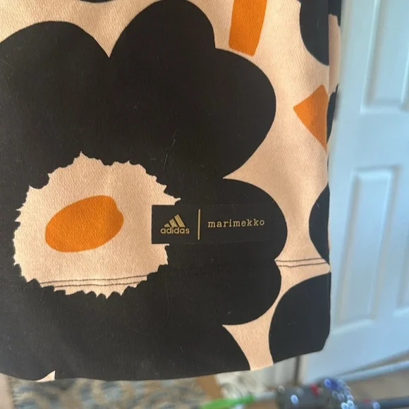 Marimekko adidas . size medium. New with tags - Picture 5 of 7